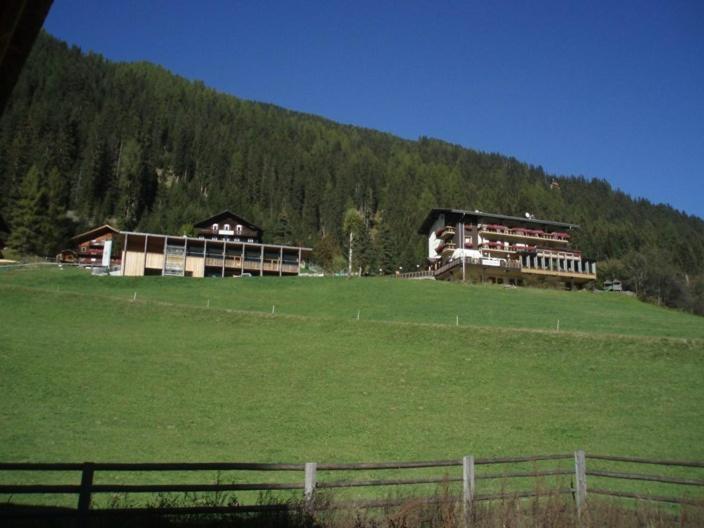 Отель Laerchenhof Санкт-Якоб-ин-Деферегген Экстерьер фото